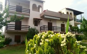 Athina Vourvourou Apartments